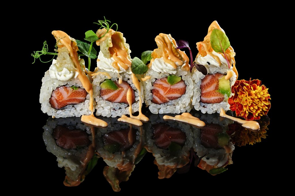 Uramaki speciale salmone, fragola e philadelphia