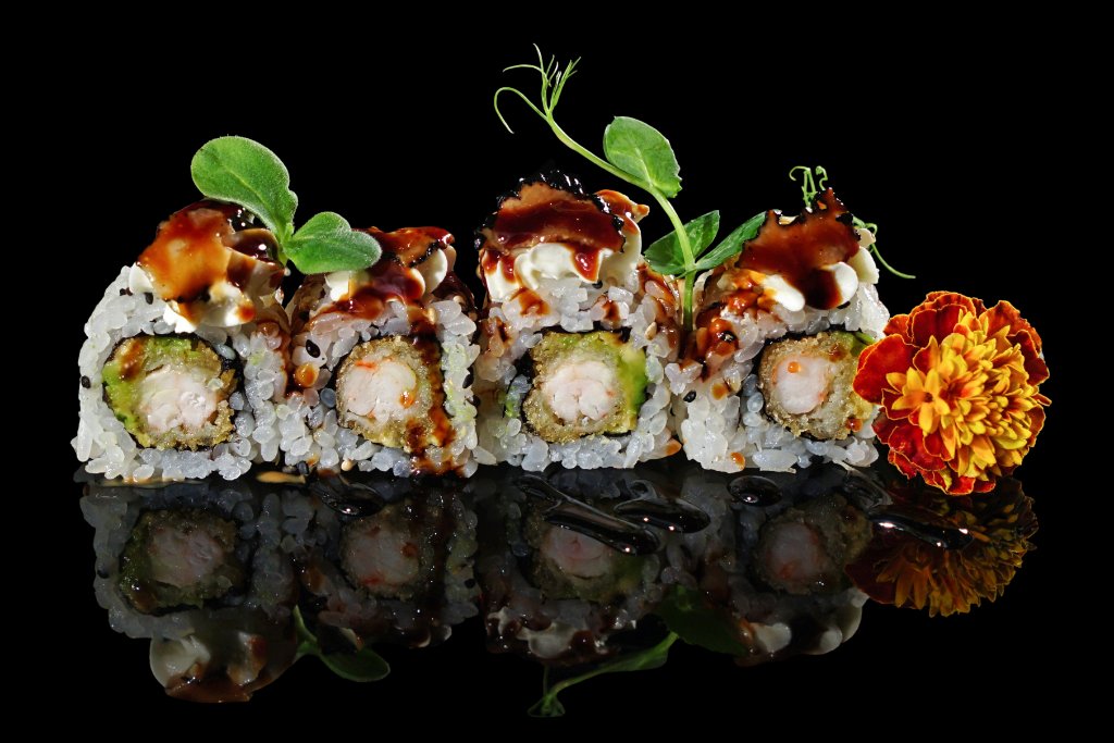 Uramaki speciale gambero panko, philadelphia e teriyaki