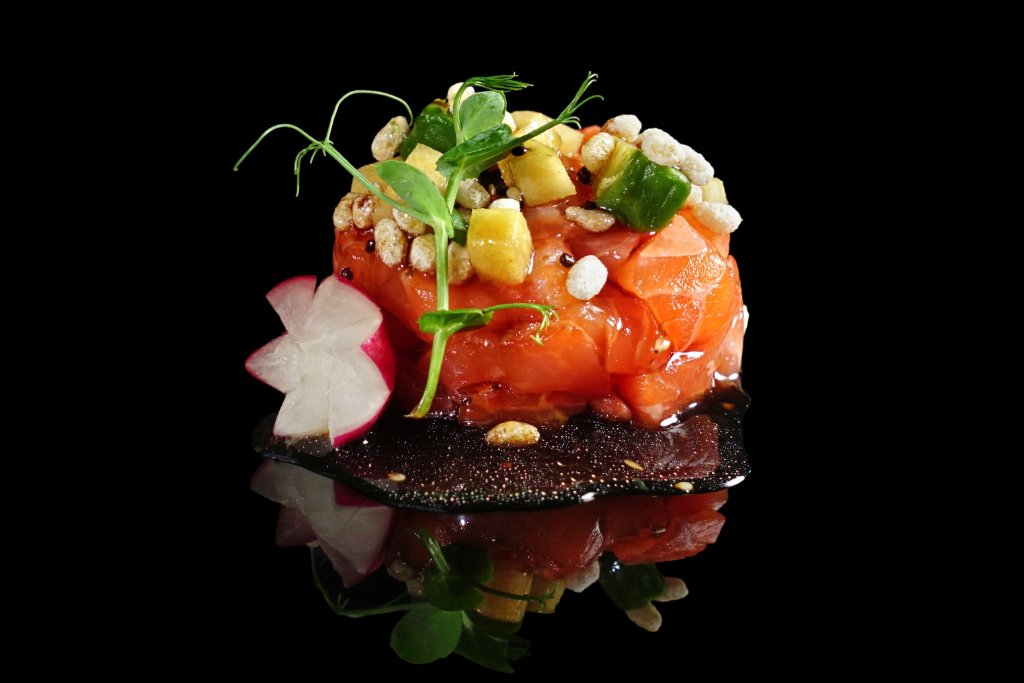 Tartare di salmone croccante