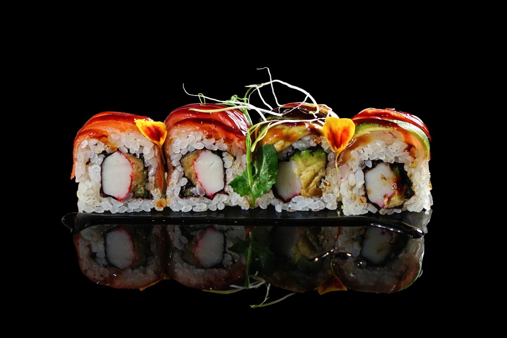 Uramaki speciale gambero panko, salmone, philadelphia e teriyaki