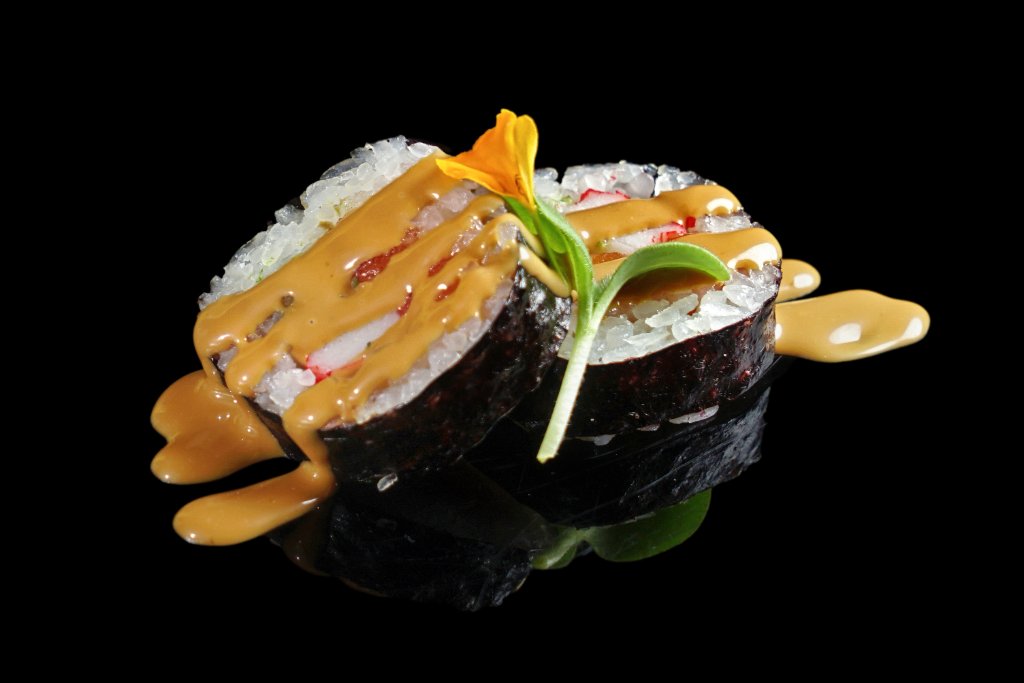 Futomaki granchio e salsa spicy