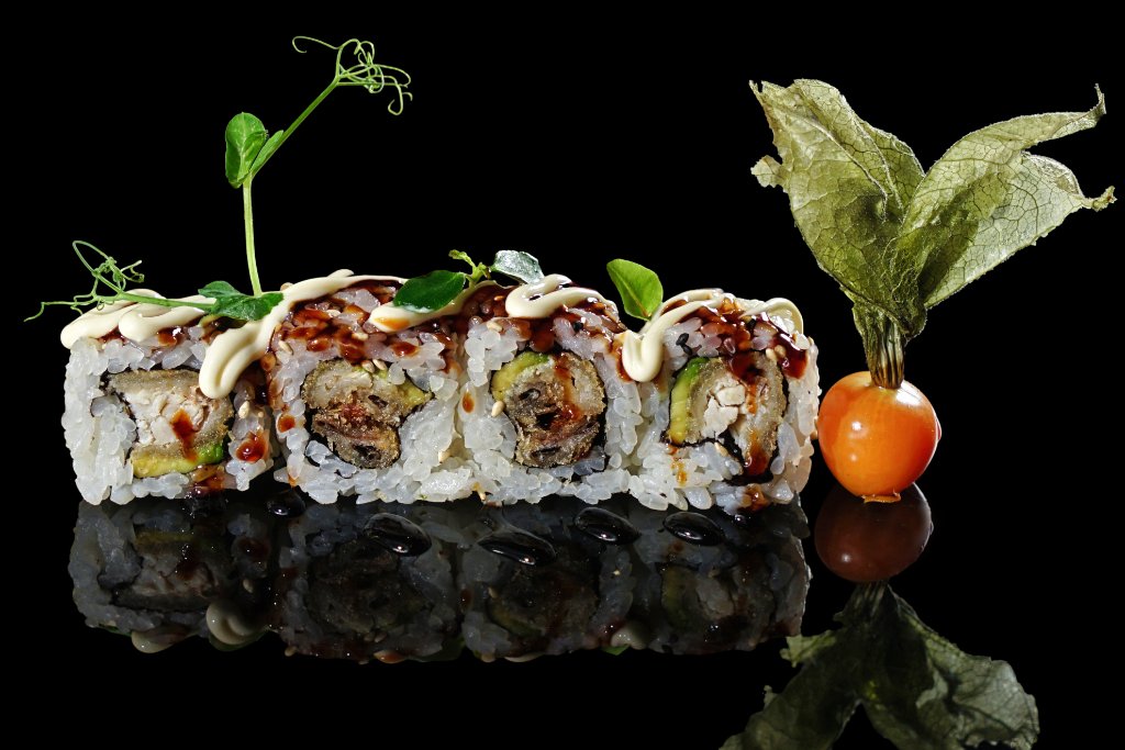 Uramaki anguilla e avocado