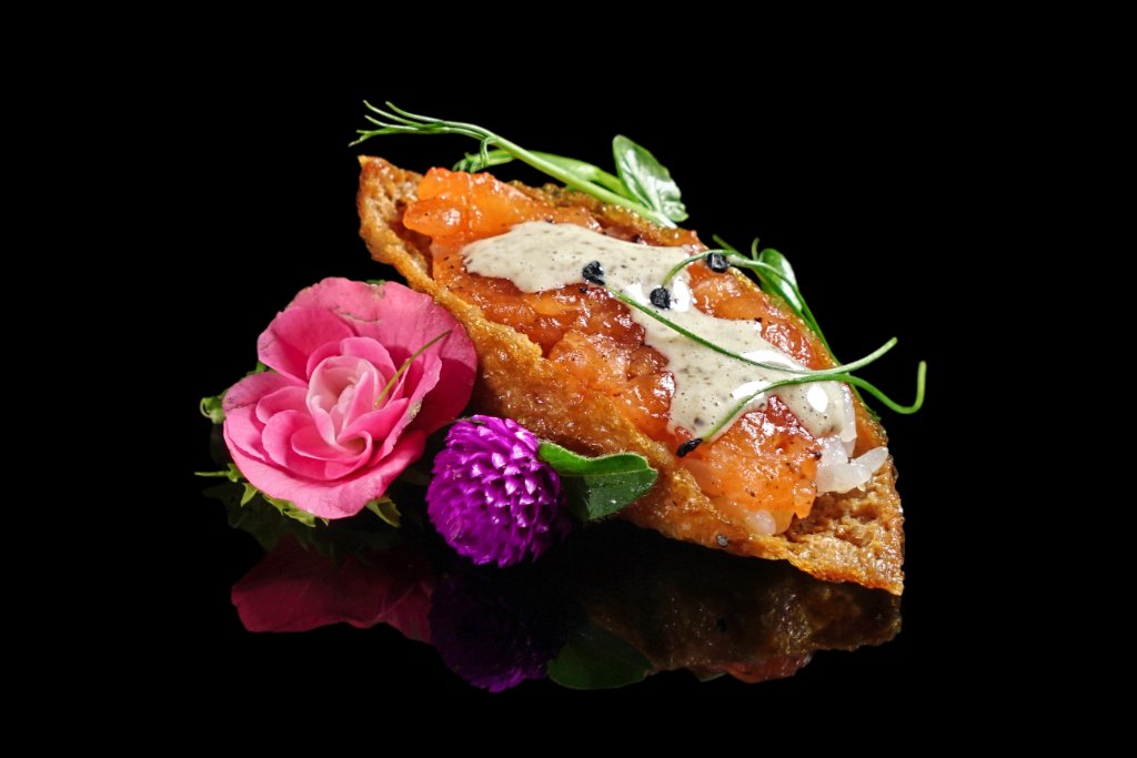 Barca croccante con gambero e tobiko