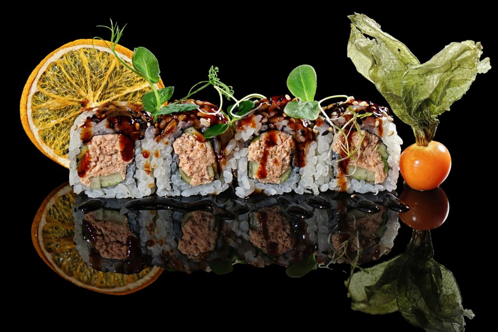 Uramaki salmone e tonno con crema tartufo