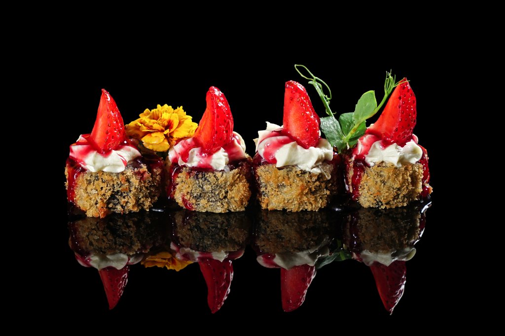 Maki fritto dolce fragola e panna