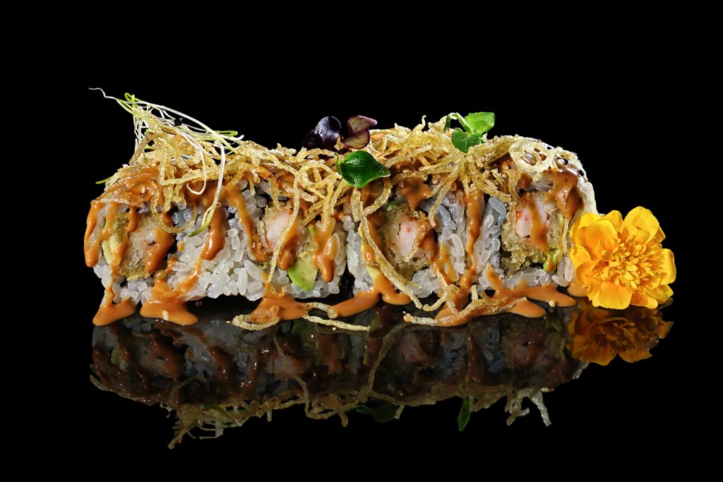 Uramaki gambero tempura e avocado