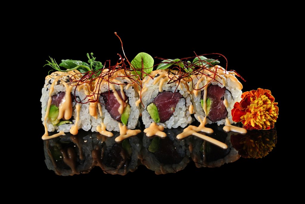 Uramaki salmone con peperoncino