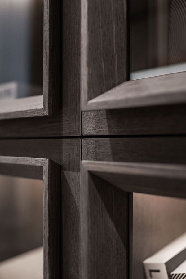 Wooden furniture with ICLA finishes — coatings manufacturer in Guatemala