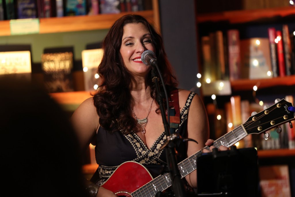 Wendy Colonna performing live at Benjamin's Bookshop