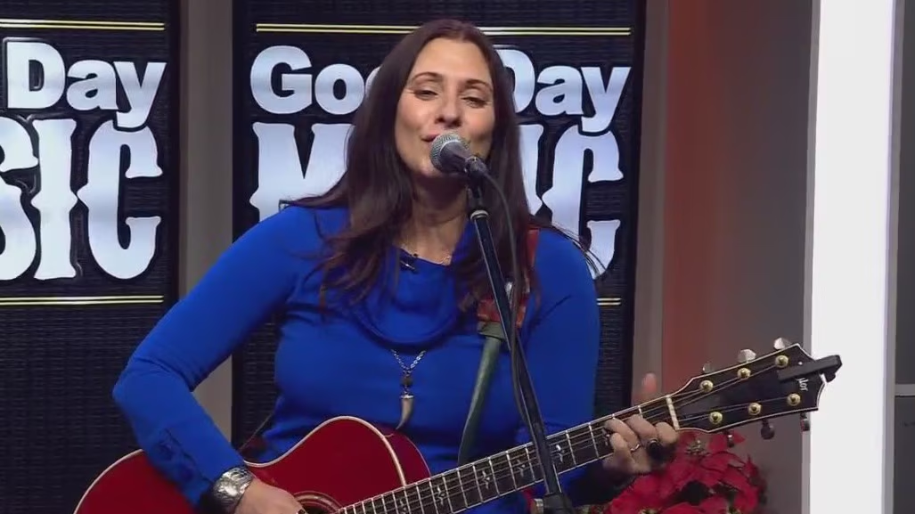 Wendy Colonna: “Silver Bells & Sweet Farewells”