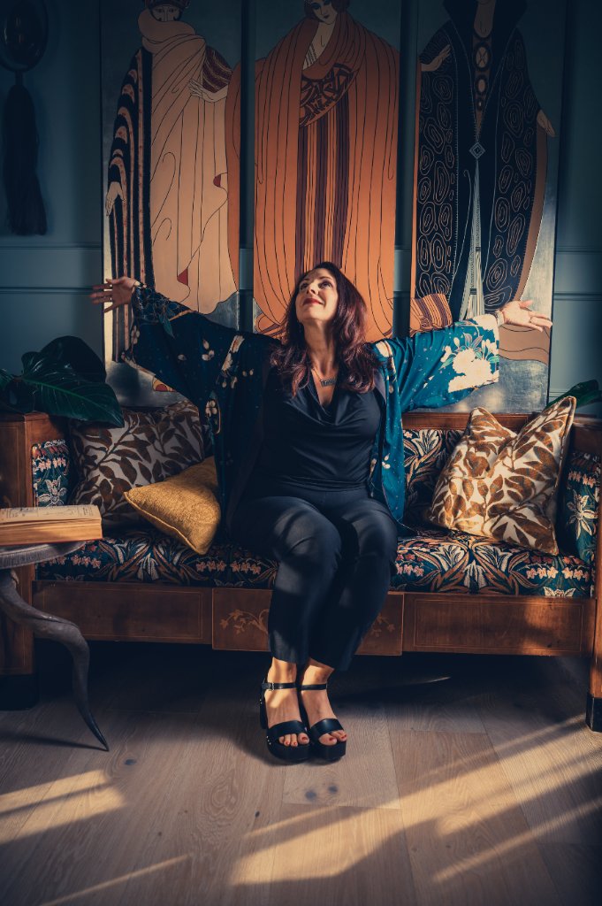Wendy Colonna portrait