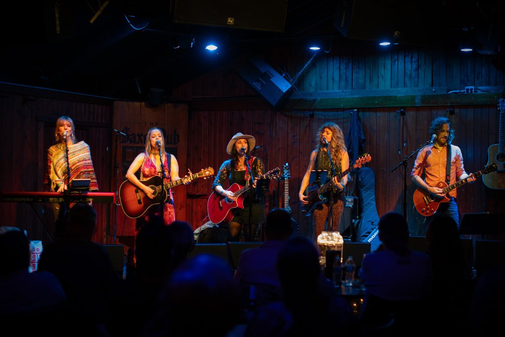 Wendy Colonna live at The Saxon Pub