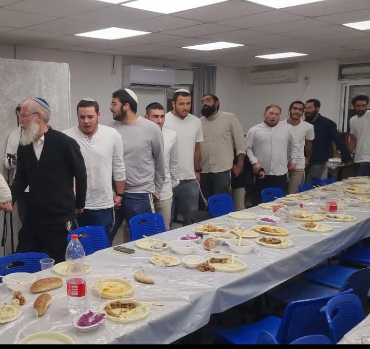 סעודת פורים בישיבה