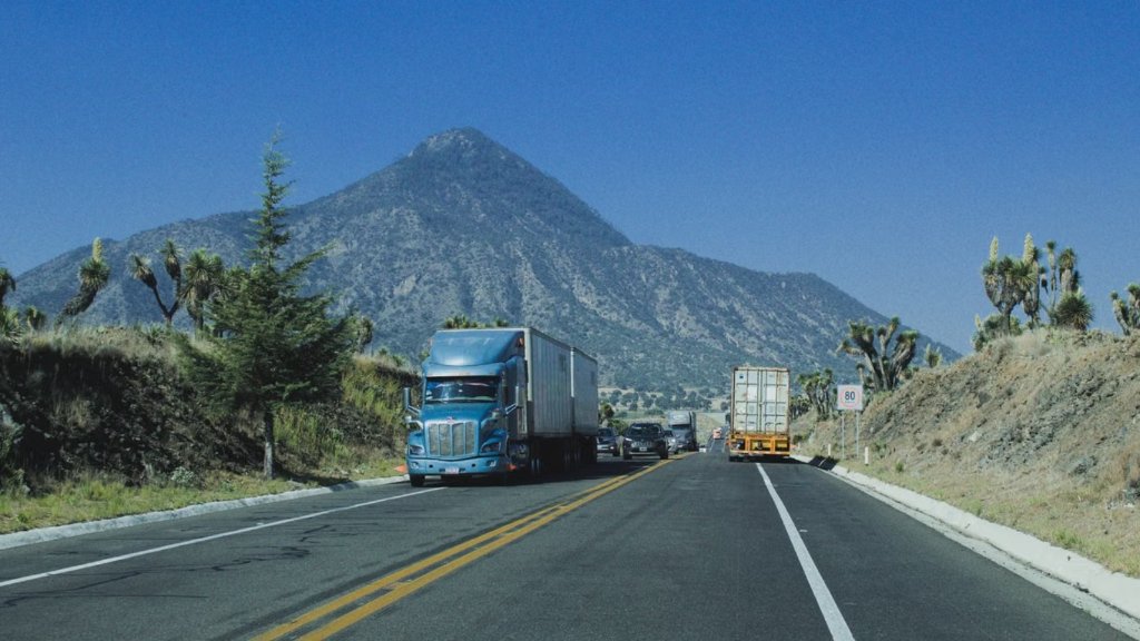 México cayó al lugar 66 en logística global: lo que eso significa para los corredores industriales