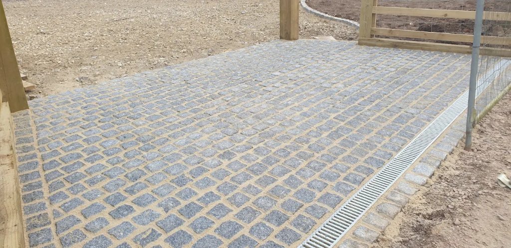 Stone sett paving with drainage detail installed by Timmins Landscapes in Milton Keynes