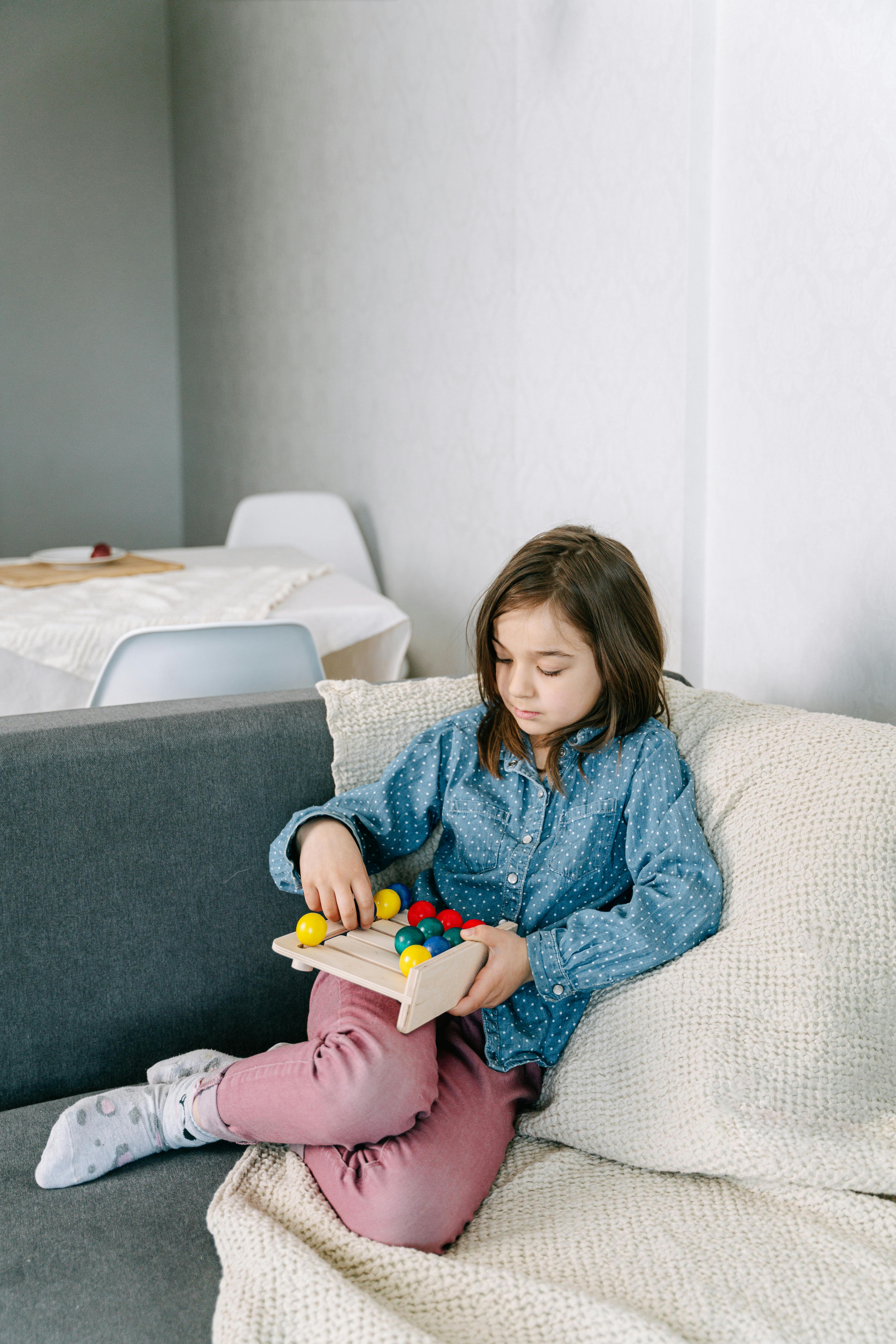 Psychologue avec un enfant