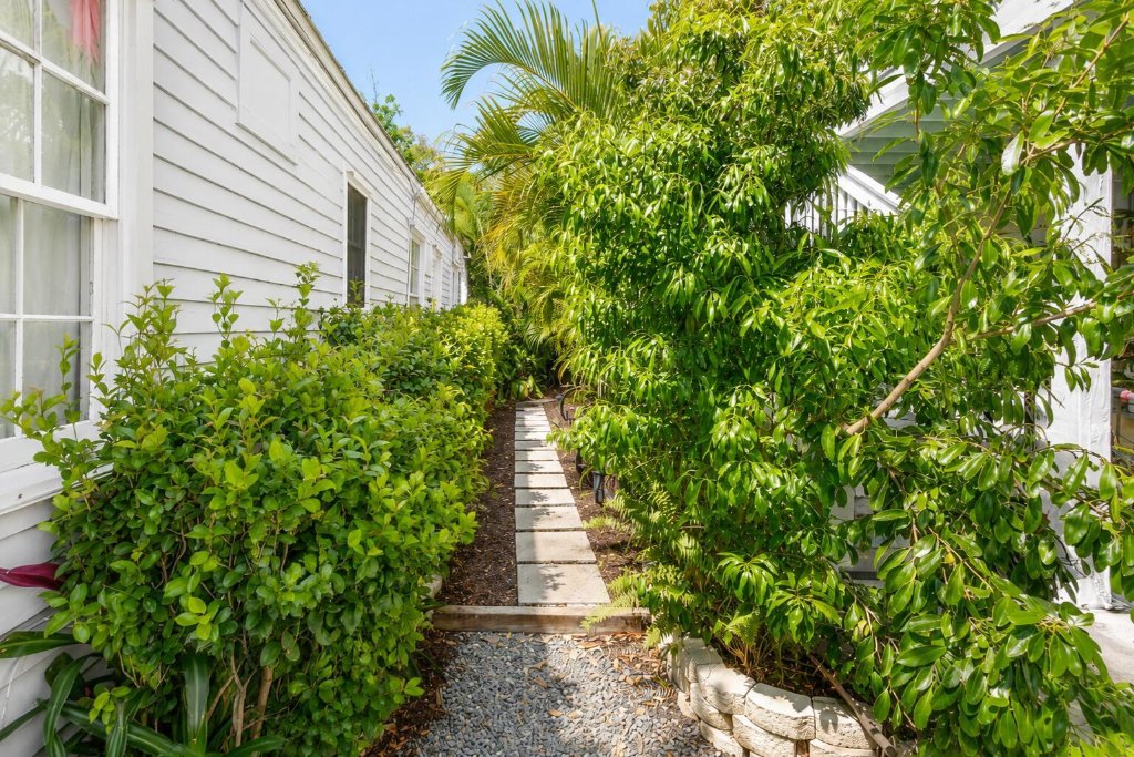 1012 Truman Avenue · Commercial Retail Condo in Old Town Key West real estate photo 8