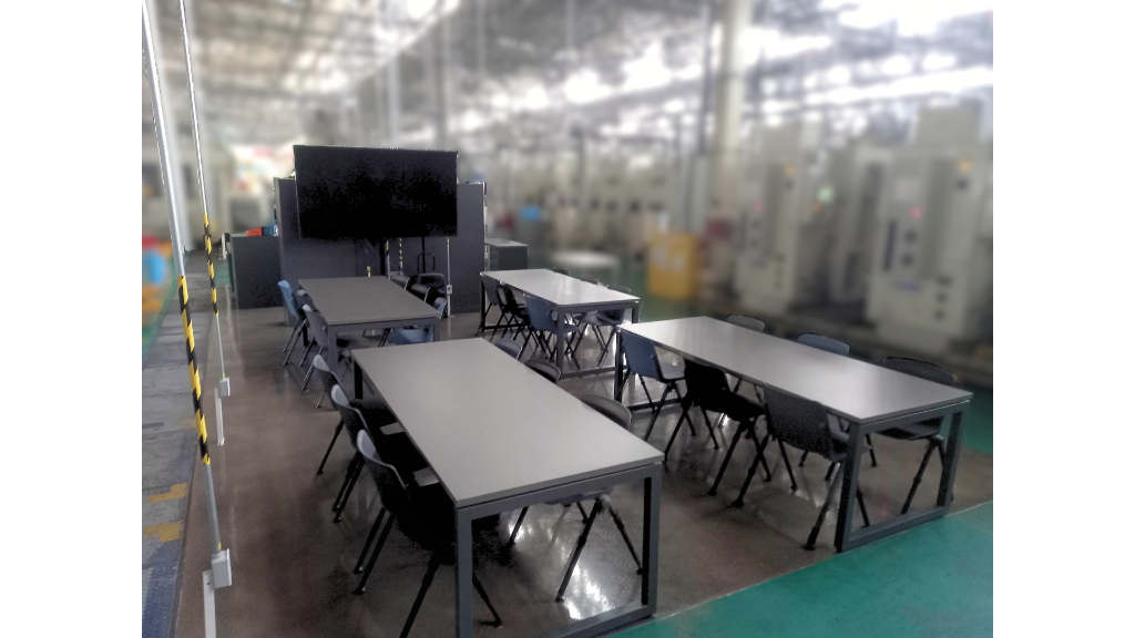 Áreas de Comunicación, ingeniería, comedores y vestidores — NISSAN