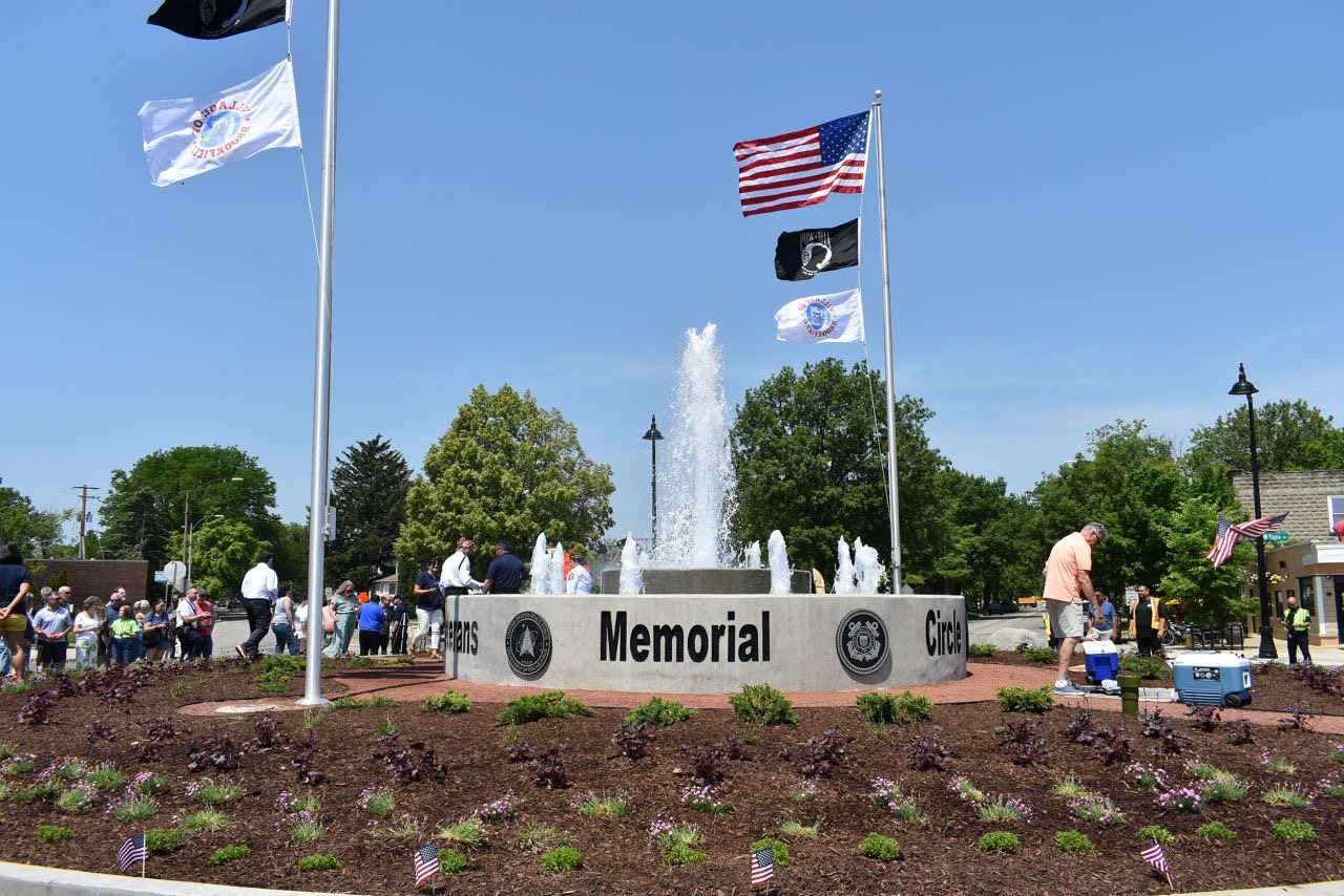 Veterans Memorial Fountain — image 2