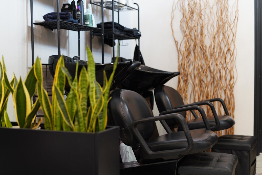 Buitizon Salon Suites — Shampoo Area