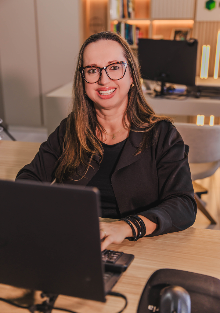 Profissional da FS Consultoria em ambiente corporativo