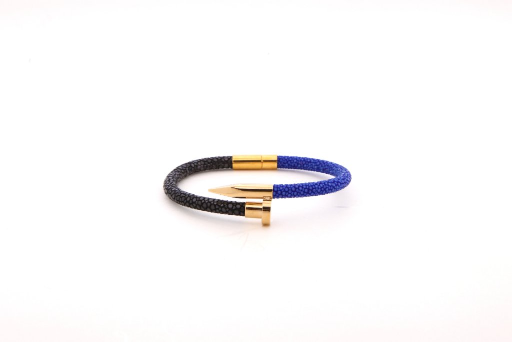 Stingray Nail Bracelet — Dual · Black & Blue