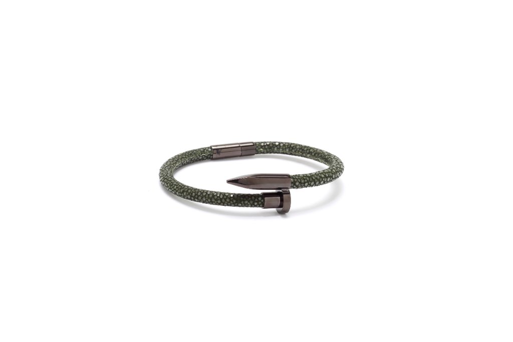 Stingray Nail Bracelet — Emerald & Gold