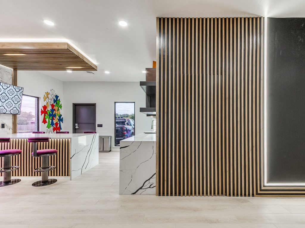 Lounge & Feature Wall