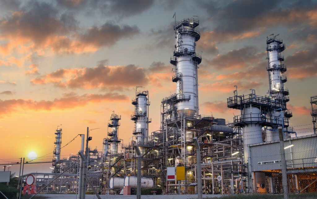 Crude oil desalter field service and commissioning