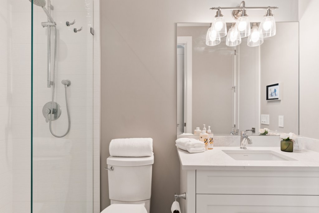 Dual Vanity & Closet