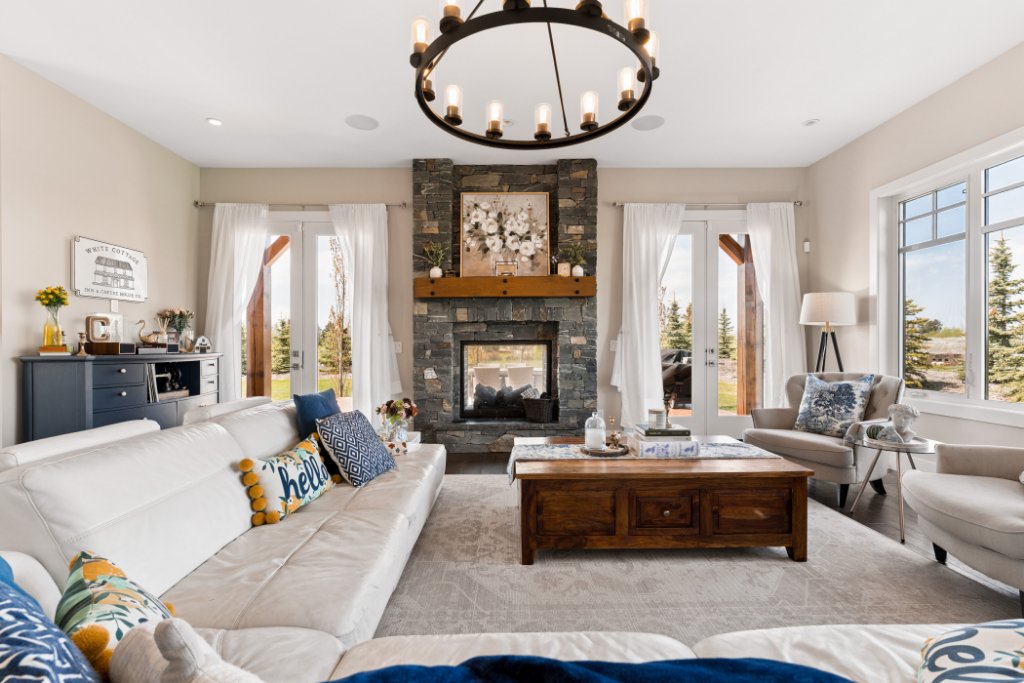 Living & Fireplace
