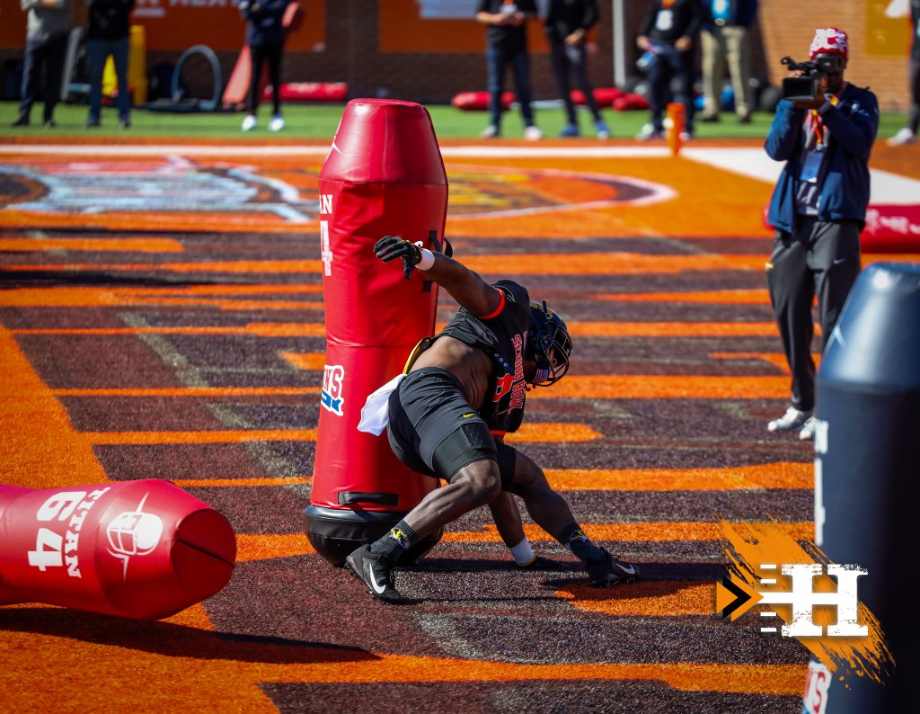 Senior Bowl — Linebacker hits the blocking dummy