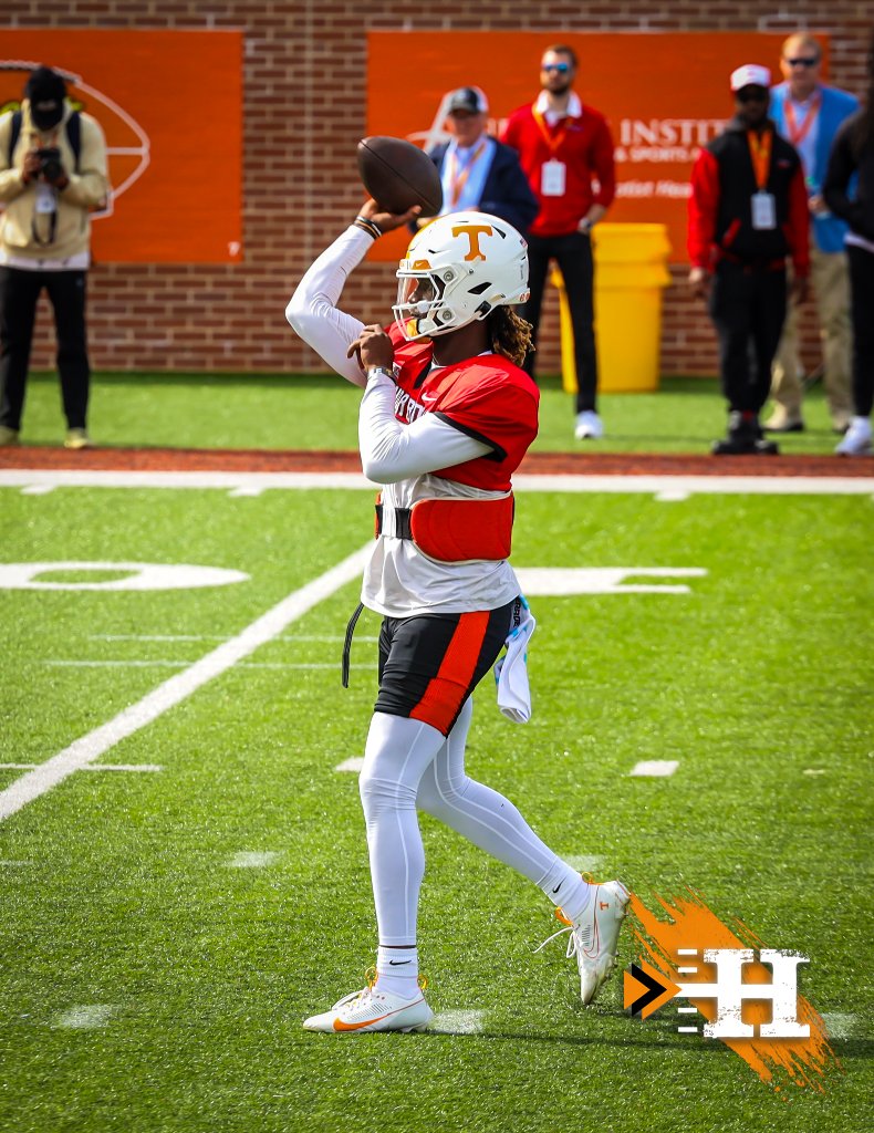 Senior Bowl — Tennessee QB fires a pass