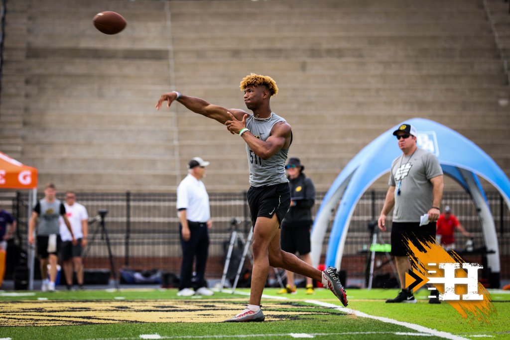 Elite 11 — QB #511 launches a pass at the Elite 11 showcase