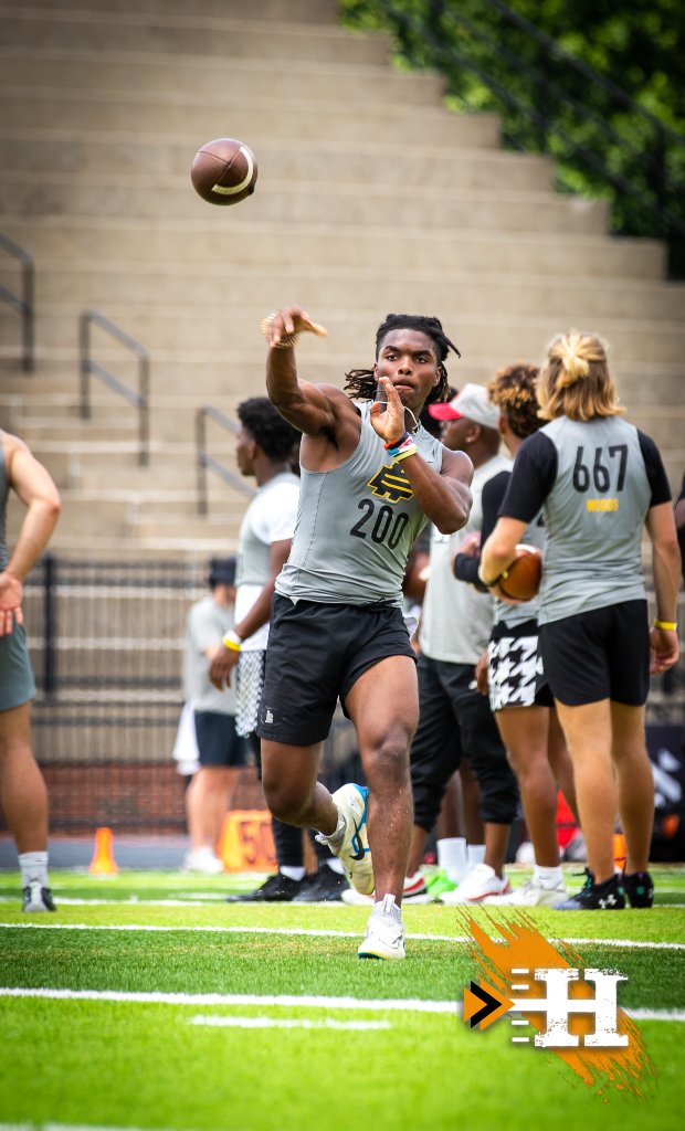 Elite 11 — QB #200 releases a deep throw