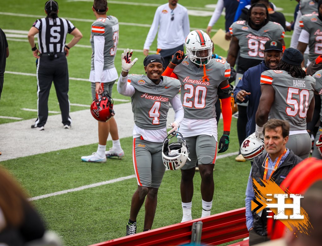 Senior Bowl — American team celebrates on the sideline