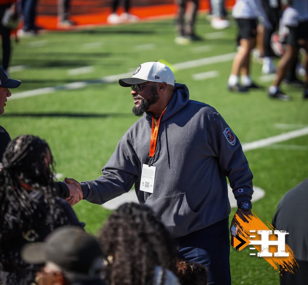 Senior Bowl — Sideline handshakes at practice