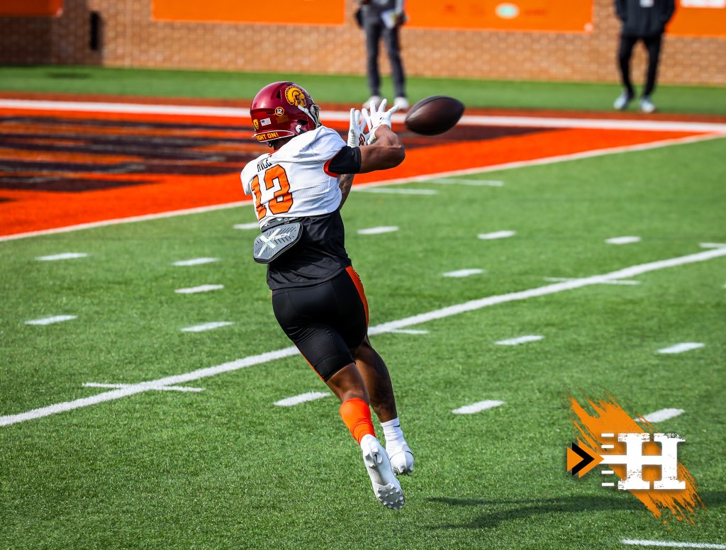 Senior Bowl — USC WR Riggs #22 tracks the ball