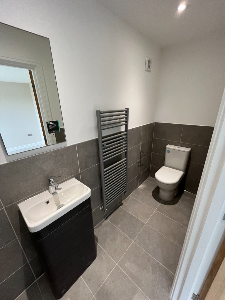 Classic Bathroom — Small (4–5m²)