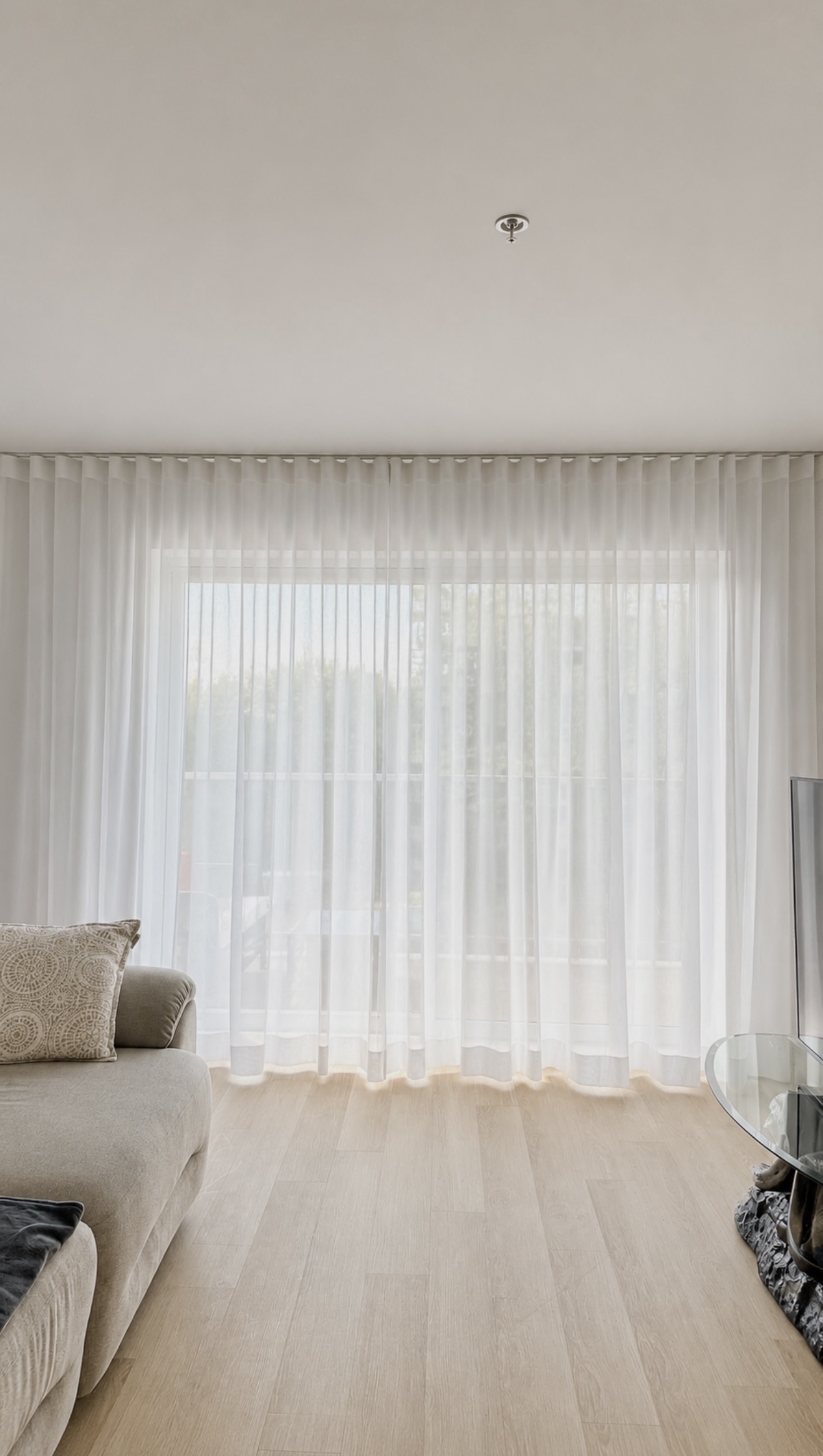 Voilage blanc sur rail blanc (Ripple Fold)