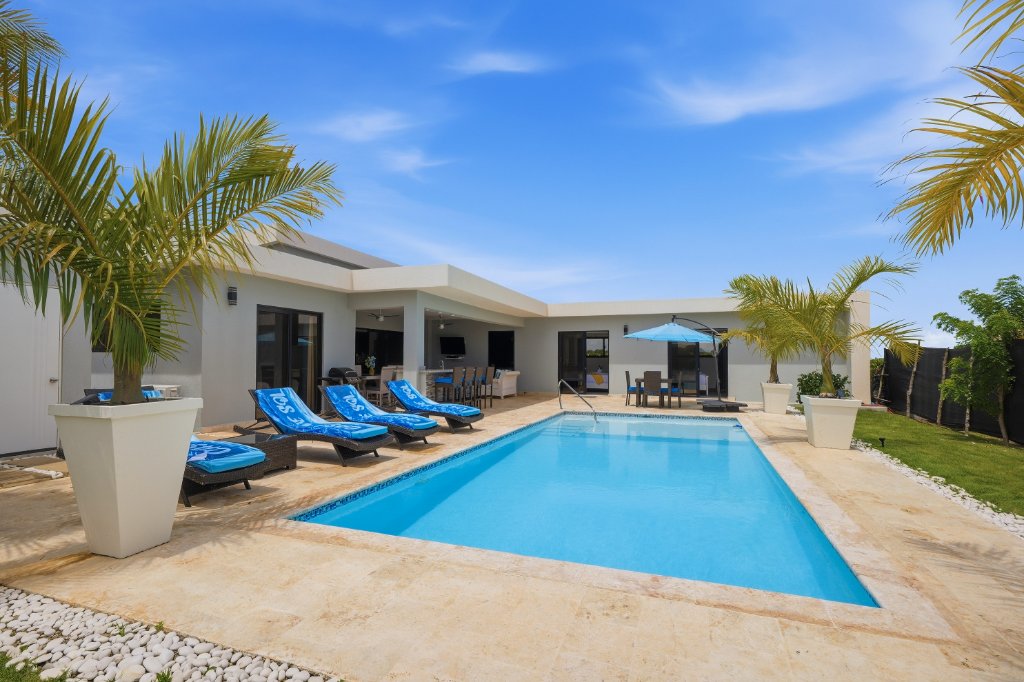 Pool with Casa De Sol towels