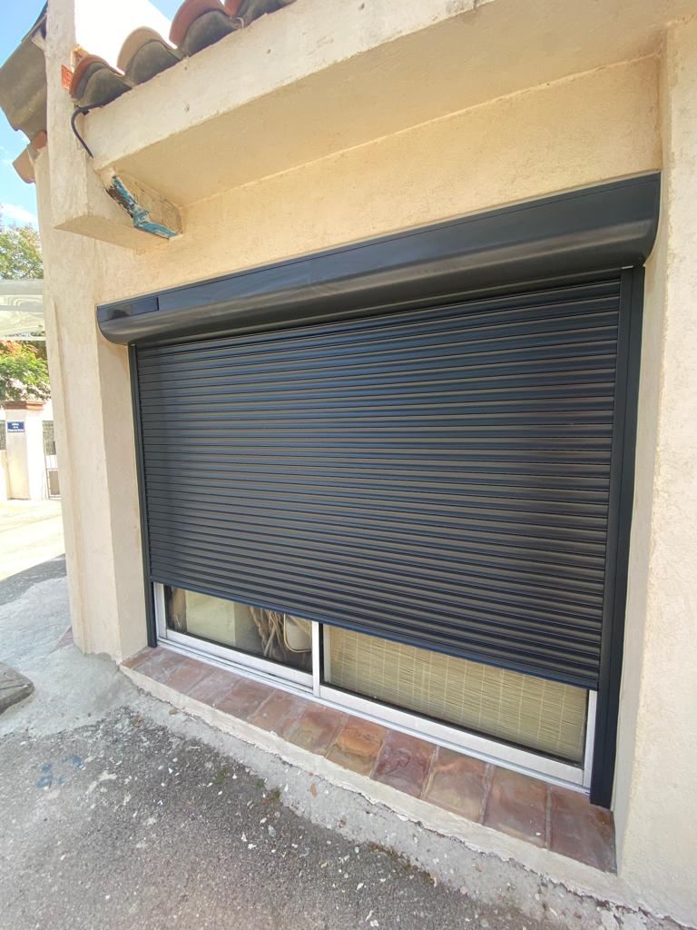Store double pente – Bord de piscine