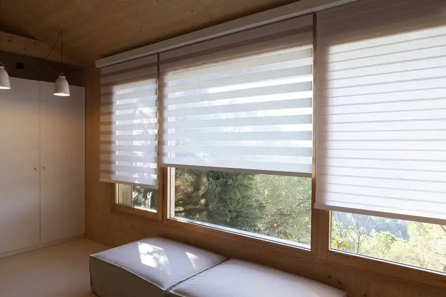 Volets roulants anthracite – Maison de ville