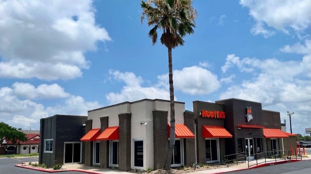 Hooters