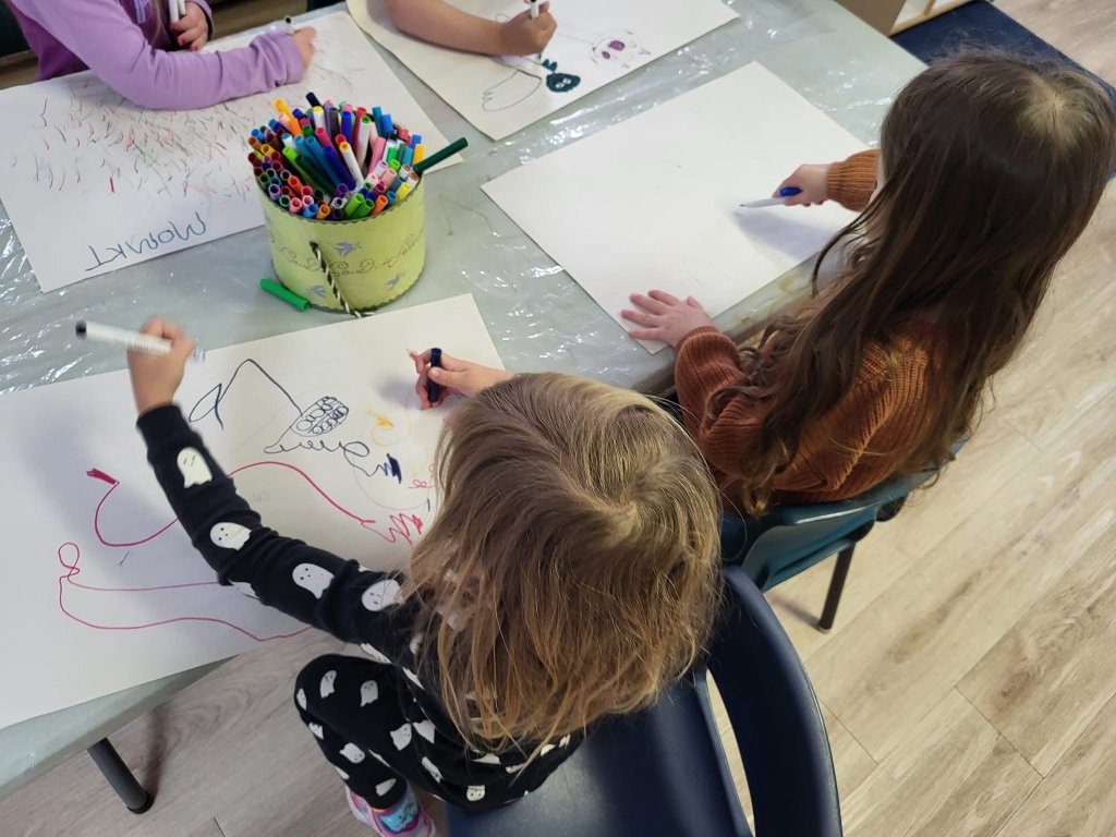 Children drawing with markers