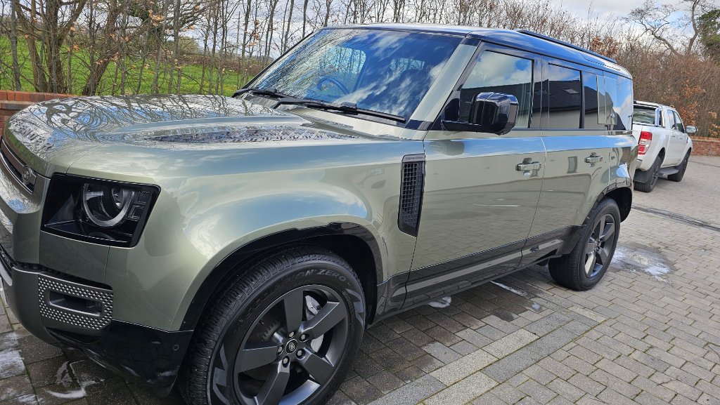 Black saloon – studio finish