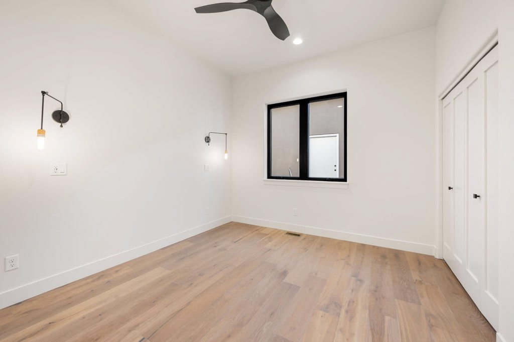 Contemporary Summerhill Home 26
