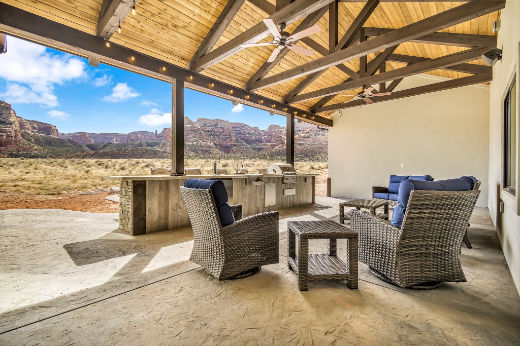 Monument Retreat 42