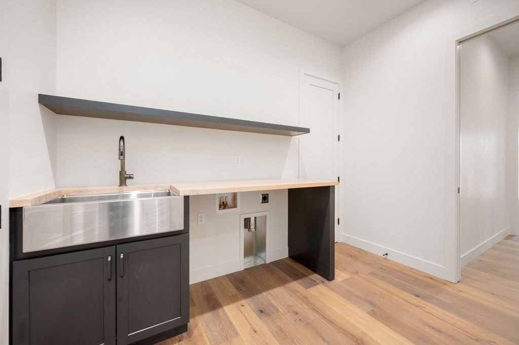 Contemporary Summerhill Home 24