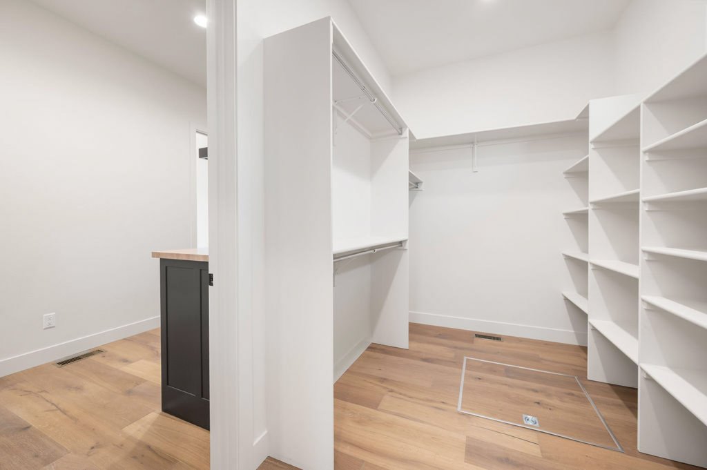 Contemporary Summerhill Home 23